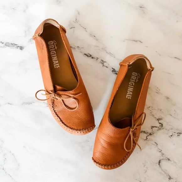 Clarks | Shoes | Clarks Originals Womens Tan Leather Crepe  display picture 1